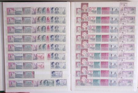 1945-1988, Stock de France en 5 classeurs, neufs avec