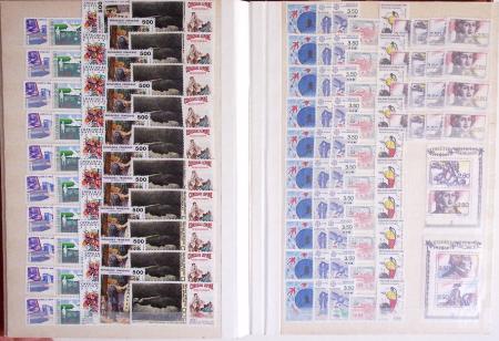 1945-1988, Stock de France en 5 classeurs, neufs avec