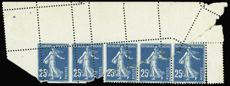 N°140 Semeuse Camée, 25c bleu, BANDE de 5 haut de feuille, spectaculaire variété de PIQUAGE, neuf *, TB