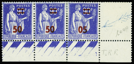 N°482c Paix, 05 s. 90c outremer TENANT à NORMAL dans une bande de 3 cdf, consolidation de la paire par une ch., neuf *, TB. Signé A.Brun