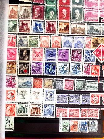 1690-1995, Collection en 5 classeurs du Monde entier,