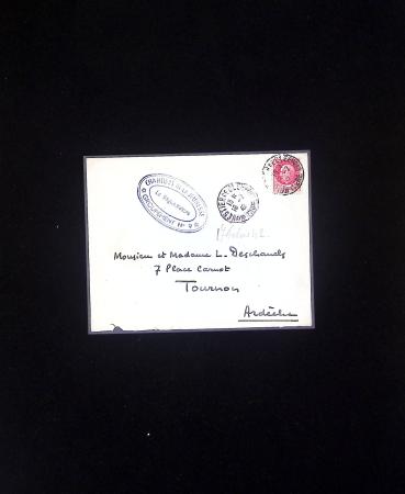 37 lettres, cartes postales et documents concernant