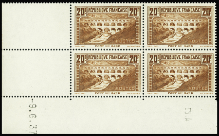 N°262  20f "Pont du Gard" en bloc de 4, coin daté 09.06.1937,