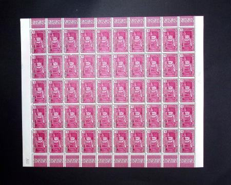 44 feuilles complètes de 50 timbres différents entre