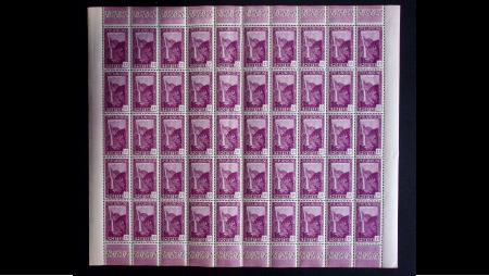 44 feuilles complètes de 50 timbres différents entre