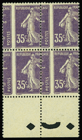 N°136a 35c violet (I), superbe variété piquage à cheval