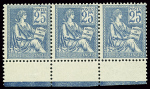 N°118 25c bleu (II) en bande de 3, BdF, neuf **, TB.