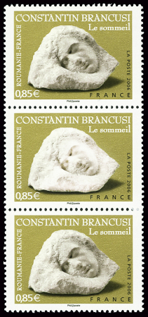 N°3964 en bande de 3, avec variété sculpture blanche
