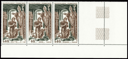 N°1496 Clovis, en bande de 3, variété faciale et légende