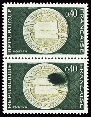 N°1542 en paire, avec variété sur un timbre d'essuyage