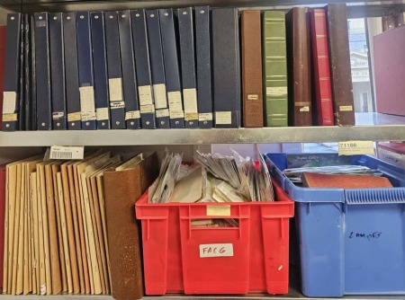 1970-2010, Stock d'une quarantaine de classeur de neuf