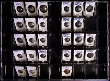 Présentoir de 26 "boutons de la gendarmerie après 1791"