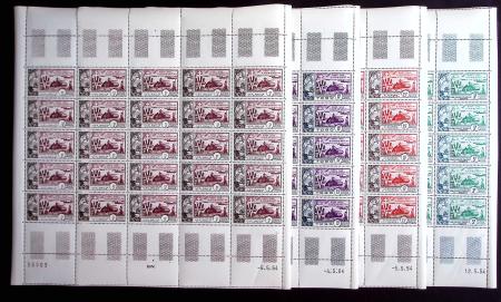 1954 Libération 12 valeurs en feuilles de 25 timbr