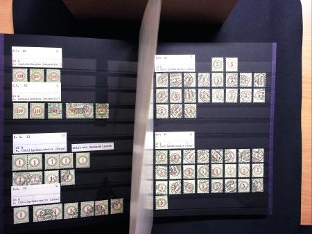 1878-1970 Sammlung NACHPORTOMARKEN in zwei Steckbüchern,