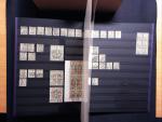 1878-1970 Sammlung NACHPORTOMARKEN in zwei Steckbüchern,