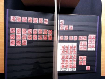 1878-1970 Sammlung NACHPORTOMARKEN in zwei Steckbüchern,