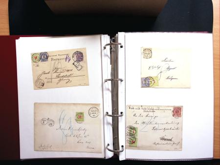 1878-1970 Sammlung NACHPORTOMARKEN in zwei Steckbüchern,