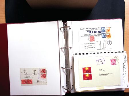 1878-1970 Sammlung NACHPORTOMARKEN in zwei Steckbüchern,