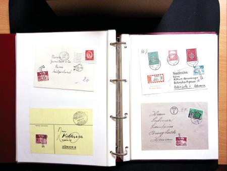 1878-1970 Sammlung NACHPORTOMARKEN in zwei Steckbüchern,