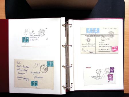 1878-1970 Sammlung NACHPORTOMARKEN in zwei Steckbüchern,