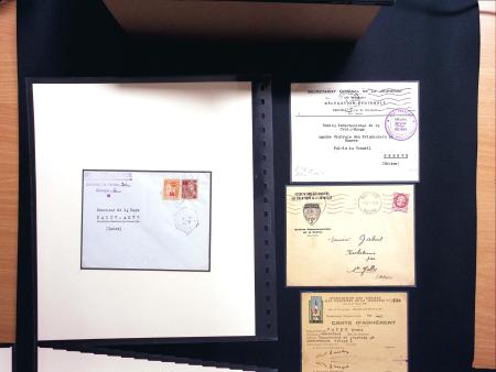 37 lettres, cartes postales et documents concernant
