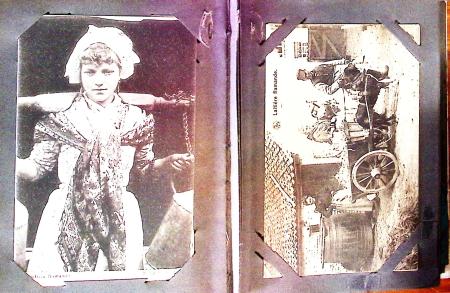 1900-10env. Deux petits albums de CARTES POSTALES avec