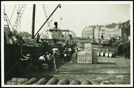 Carte postale avec cachet rect violet "Détachement 16e section COA intendance des vins de Narbonne Lézignan (Aude)" (1939). TB