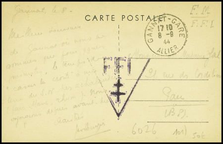 Carte postale en franchise "Gannat-Gare Allier" (8.9.44) avec cachet triangulaire noir à croix de Lorraine "FFI". TB