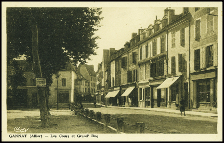Carte postale en franchise "Gannat-Gare Allier" (8.9.44) avec cachet triangulaire noir à croix de Lorraine "FFI". TB