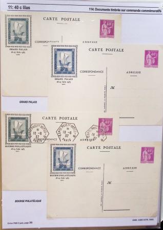 Gros classeur blanc de bureau contenant une collection spécialisée d'entiers postaux au type Paix 40c violet, 50c rouge, 55c violet, 65c Outremer, 90c