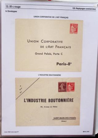 Gros classeur blanc de bureau contenant une collection spécialisée d'entiers postaux au type Paix 40c violet, 50c rouge, 55c violet, 65c Outremer, 90c