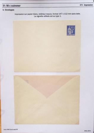 Gros classeur blanc de bureau contenant une collection spécialisée d'entiers postaux au type Paix 40c violet, 50c rouge, 55c violet, 65c Outremer, 90c
