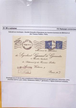 Gros classeur blanc de bureau contenant une collection spécialisée d'entiers postaux au type Paix 40c violet, 50c rouge, 55c violet, 65c Outremer, 90c
