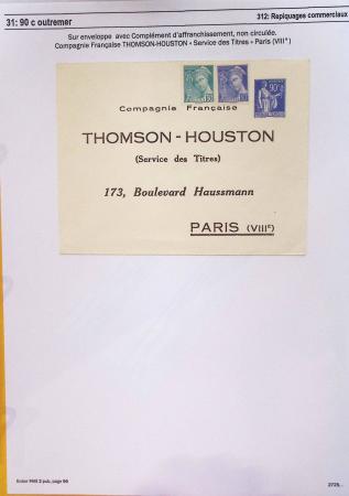 Gros classeur blanc de bureau contenant une collection spécialisée d'entiers postaux au type Paix 40c violet, 50c rouge, 55c violet, 65c Outremer, 90c