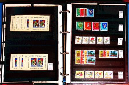1900-90, Chiefly never hinged stock in three stockbooks,
