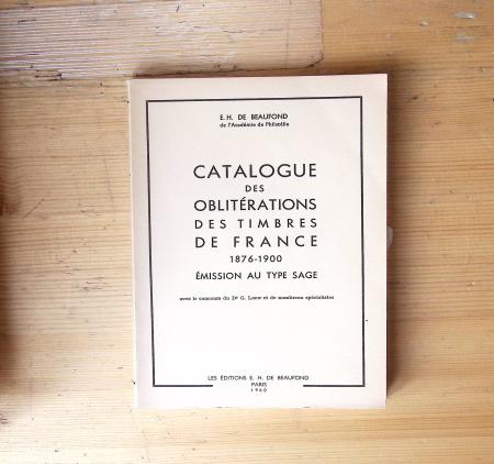 BIBLIOTHEQUE Un ensemble de livres, brochures, photocopies