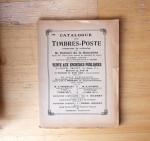 BIBLIOTHEQUE Un ensemble de livres, brochures, photocopies