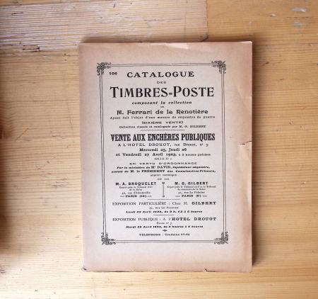 BIBLIOTHEQUE Un ensemble de livres, brochures, photocopies