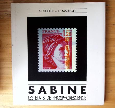 BIBLIOTHEQUE Un ensemble de livres, brochures, photocopies