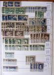 1900-1959, en 5 albums, très important stock de timbres