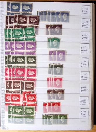 1900-1959, en 5 albums, très important stock de timbres