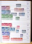 1900-1959, en 5 albums, très important stock de timbres