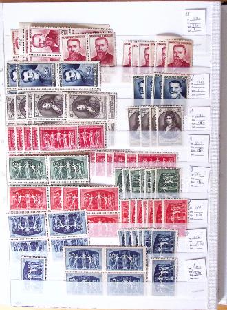 1900-1959, en 5 albums, très important stock de timbres