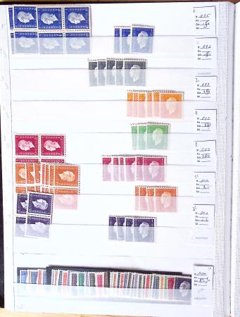 1900-1959, en 5 albums, très important stock de timbres