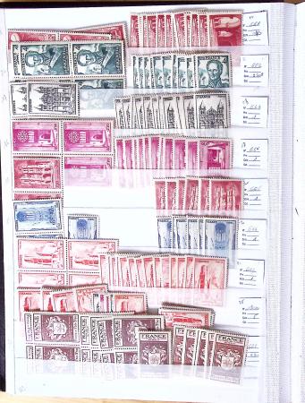 1900-1959, en 5 albums, très important stock de timbres