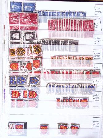 1900-1959, en 5 albums, très important stock de timbres