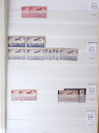 1900-1959, en 5 albums, très important stock de timbres