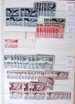 1900-1959, en 5 albums, très important stock de timbres