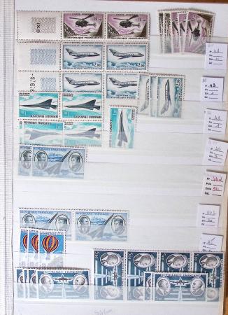 1900-1959, en 5 albums, très important stock de timbres
