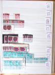 1900-1959, en 5 albums, très important stock de timbres